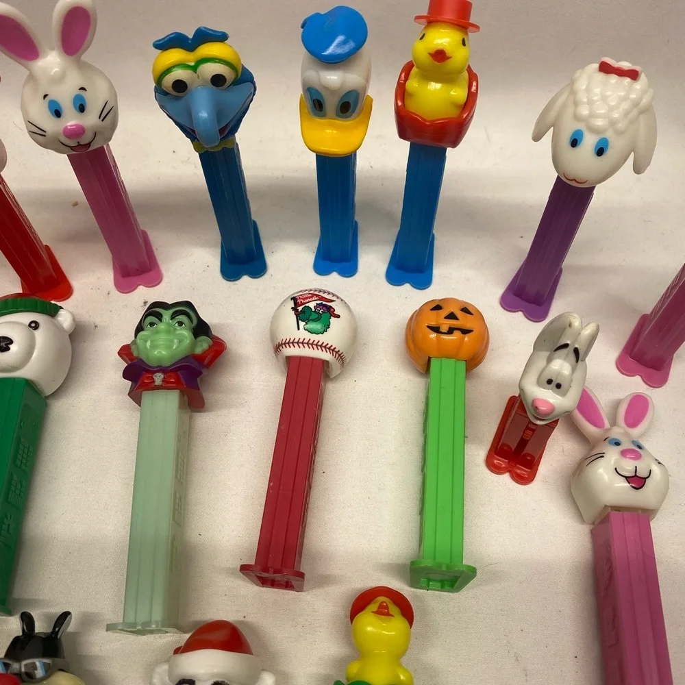 Rare Vintage Pez Candy Dispensers 19 - Picture 3 of 7